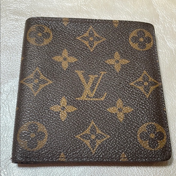 Louis Vuitton Authentic Brown Monogram Card Holder - Picture 14 of 17